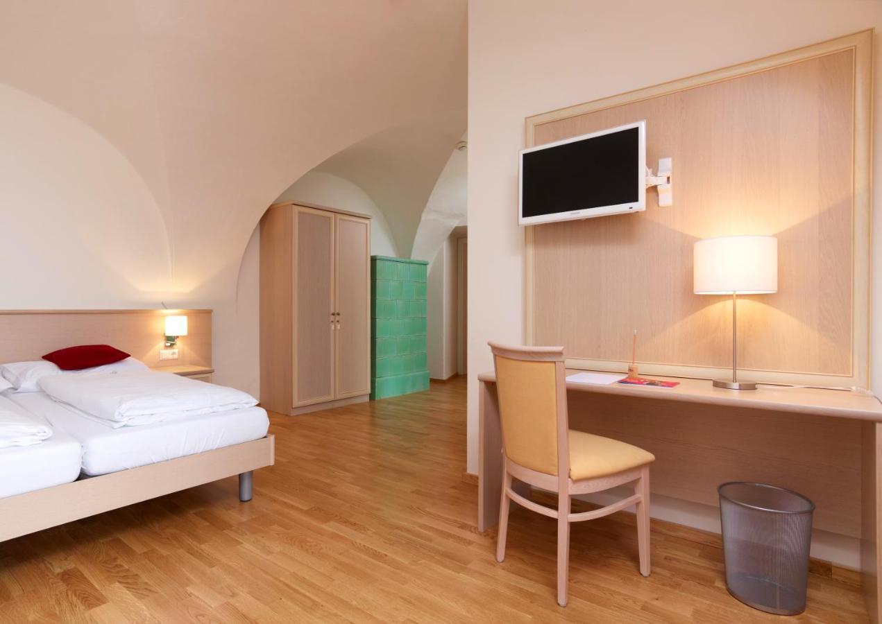 Hotel CMA Stift Ossiach Exterior foto