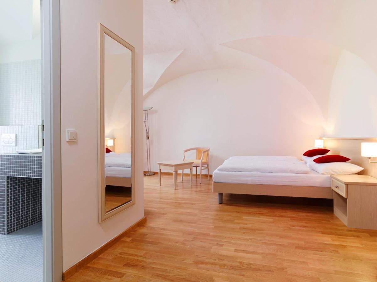 Hotel CMA Stift Ossiach Exterior foto