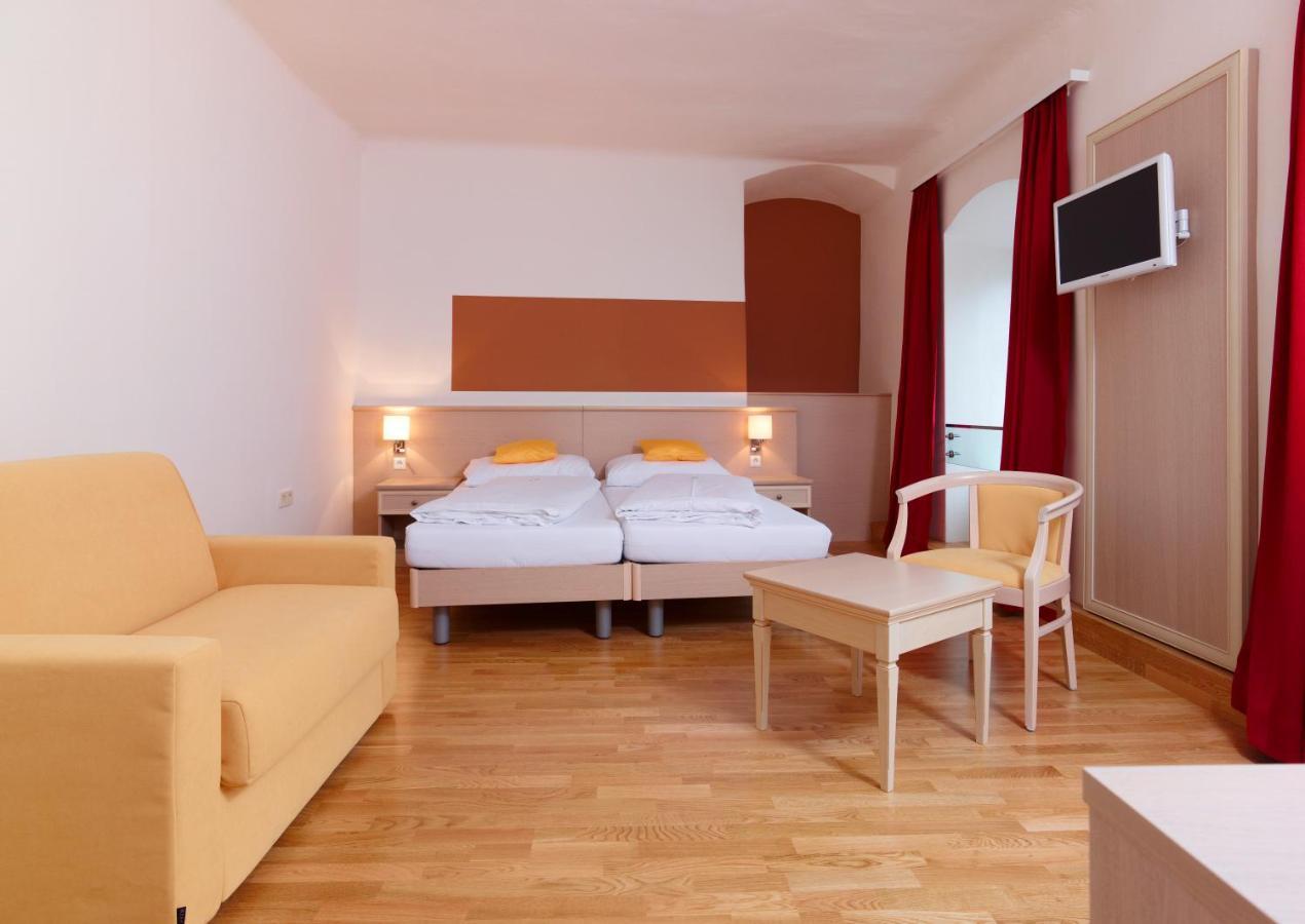 Hotel CMA Stift Ossiach Exterior foto