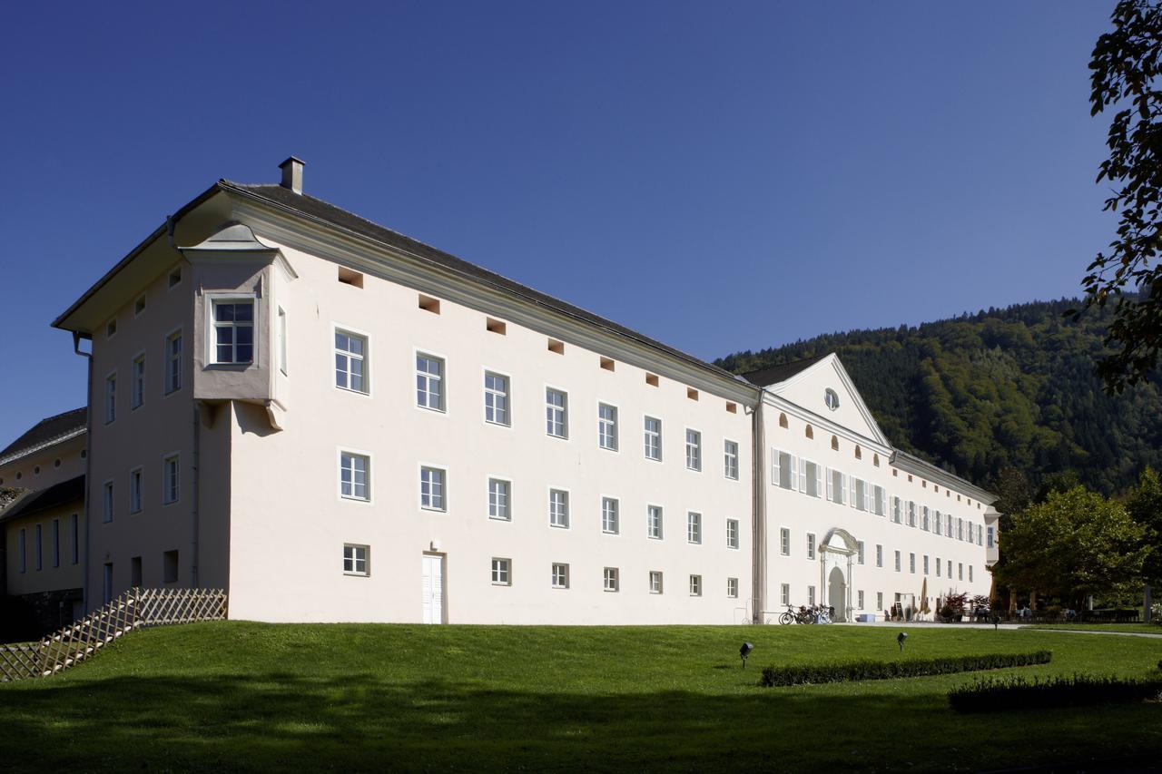 Hotel CMA Stift Ossiach Exterior foto
